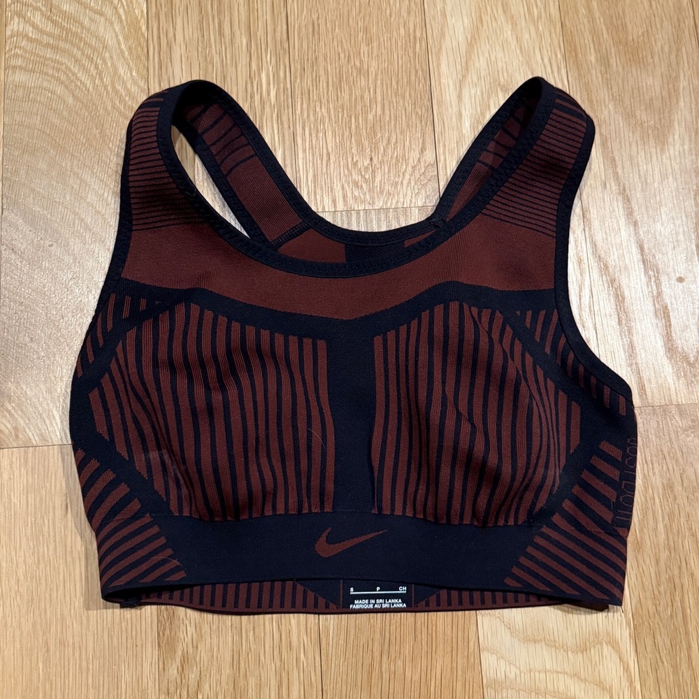 Nike Fe/Nom Womens Flyknit Training Sports Bra